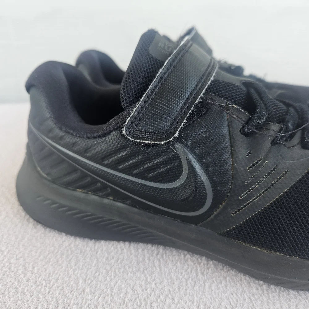 Nike Star Runner 4 Triple Black Athletic Low Top Sneakers Youth SZ 3Y Hook Loop